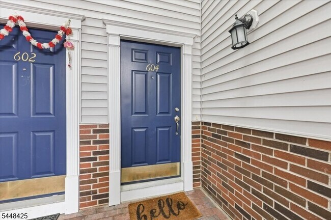 Building Photo - 604 Knollwood Ct