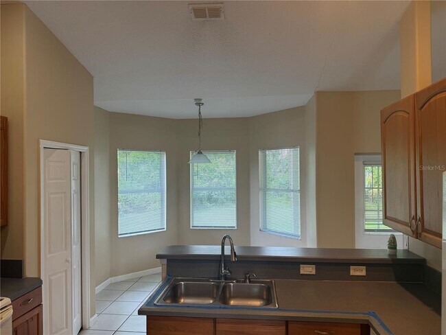 Building Photo - 18 Poinbury Dr