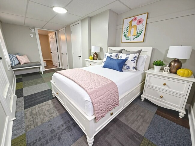 Building Photo - 2 Bedroom 1.5 Bathroom w/Bonus Room in York!