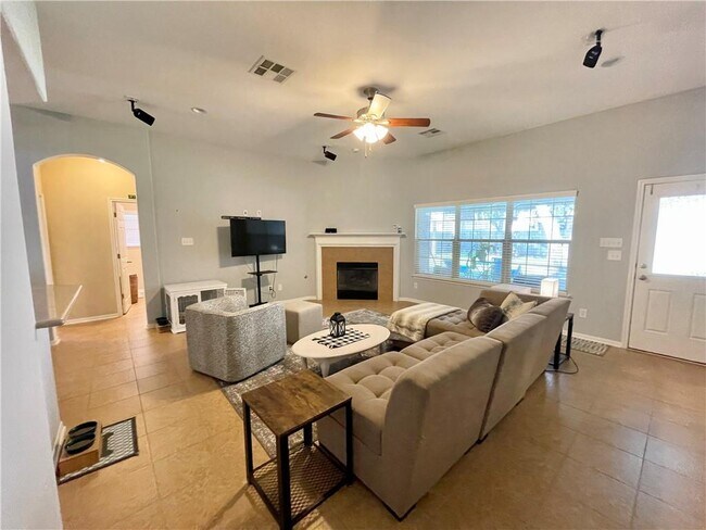 Building Photo - 501 King Eider Ln