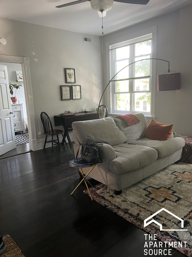 Primary Photo - 1446 W Fletcher St