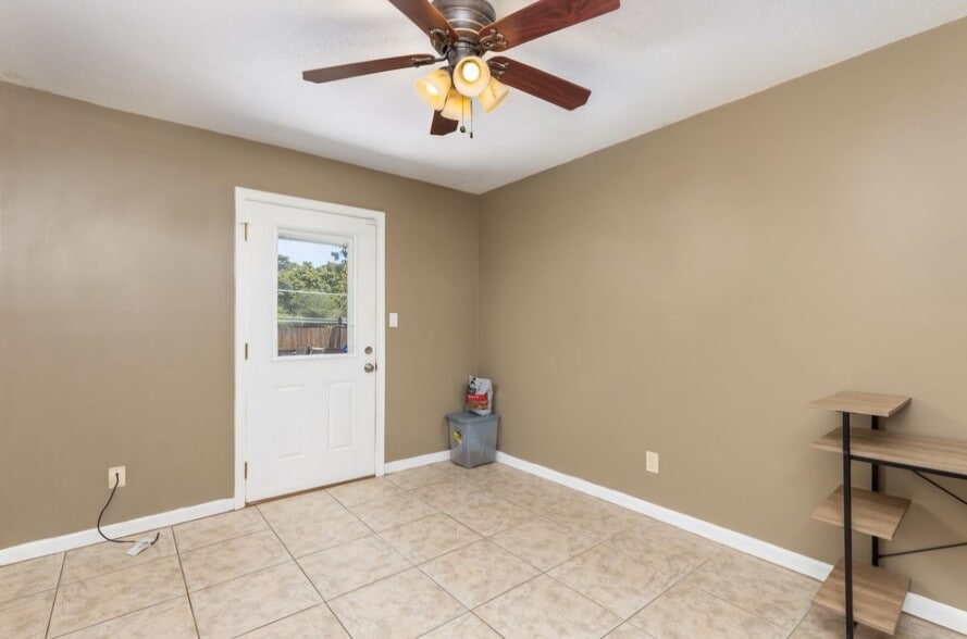 Building Photo - 650 Reynolds Cir