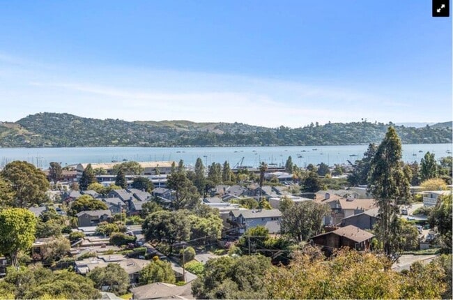 Building Photo - Vacation living every day. 2Bed/2Bath