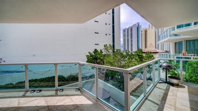 Building Photo - 150 Sunny Isles Blvd