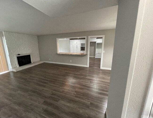 Building Photo - 2395 N Waterberry St