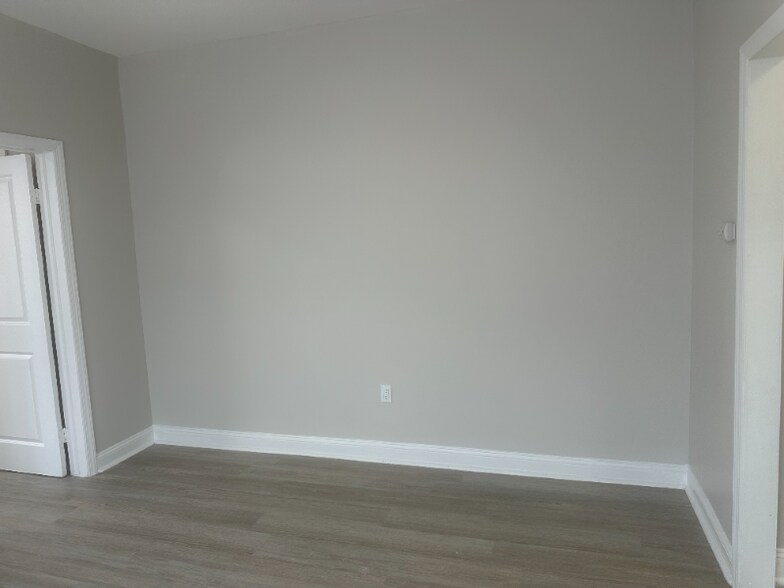 Building Photo - 332 61st St