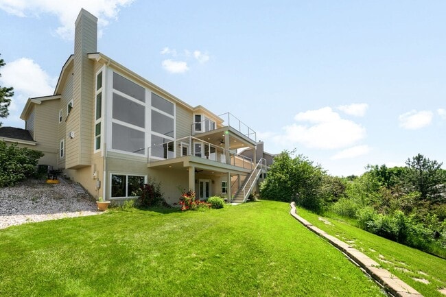 Building Photo - Luxury 6BD, 5BA Recently Remodeled Littlet...