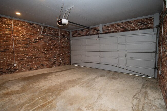 Building Photo - Renovated 5BR Home Minutes from Downtown Columbia | Two Full Kitchens + Fenced Yard ~ Available M...