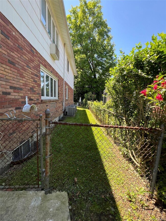 Building Photo - 5 Dunes Ln