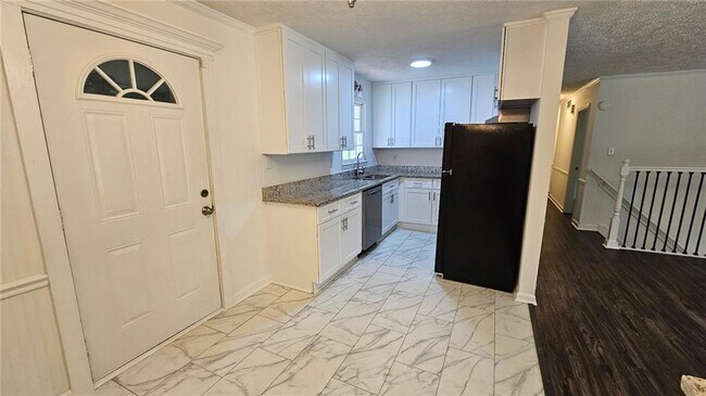 Building Photo - 1231 Woodleigh Rd SW