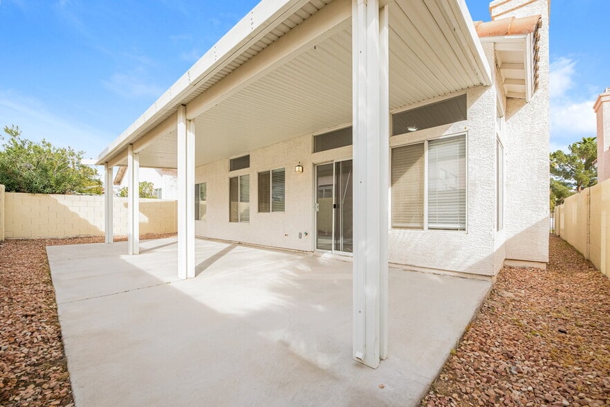 Building Photo - 1945 Curio Dr