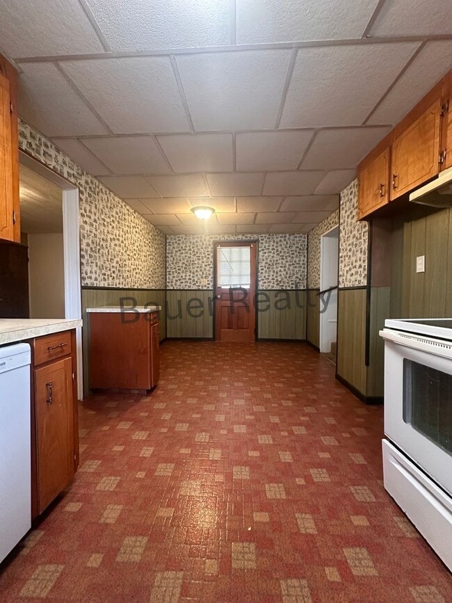 Building Photo - 3 -4 Bedroom Home Near Brookside Park