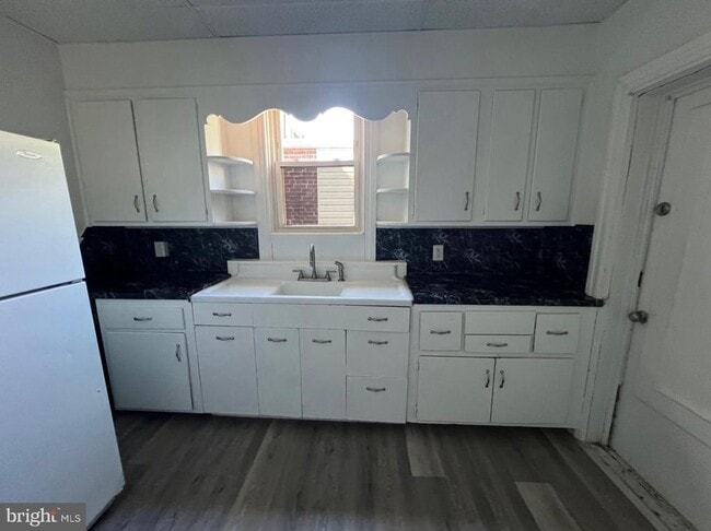 Primary Photo - 281 W Cottage Pl