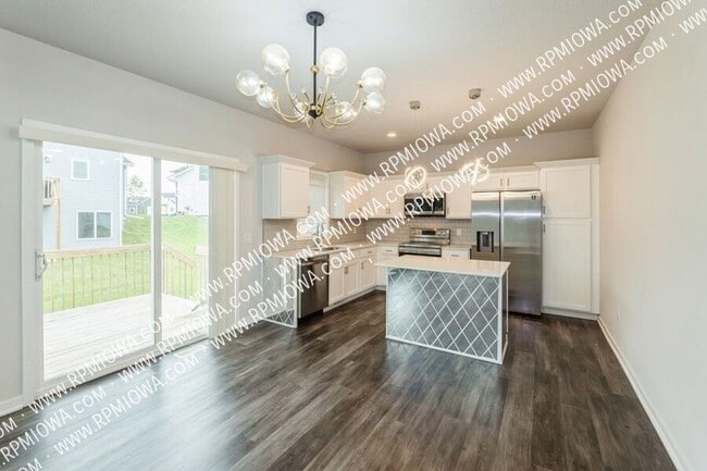 Building Photo - 16619 Oakwood Dr