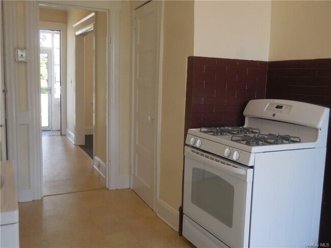 Building Photo - 458 Westchester Ave