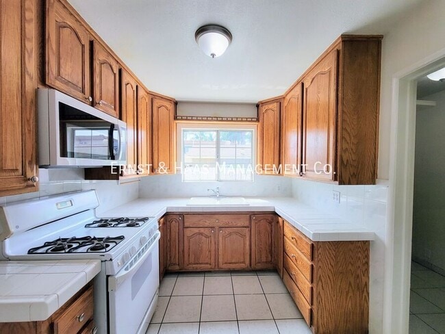 Building Photo - 8142 California St