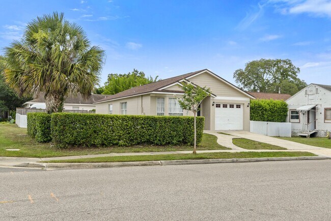 Building Photo - Winter Park 3 bedroom steps to shopping, dining.