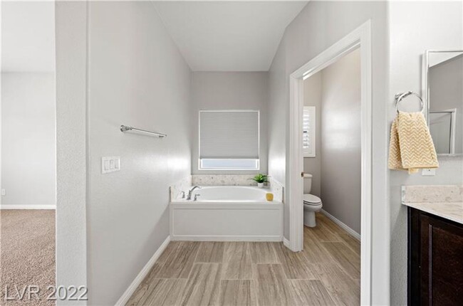 Building Photo - 4 bed+loft Green Valley Home w/City Views