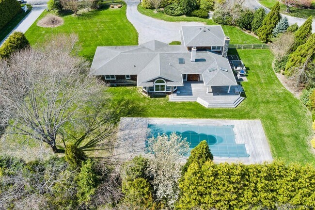 Building Photo - 8 Niamogue Ln