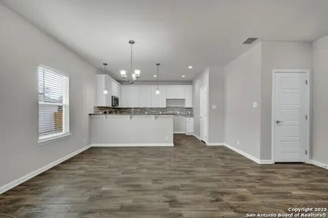 Building Photo - Charming 3BR House in Spring Branch