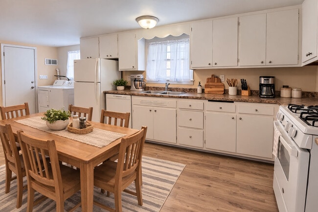 Building Photo - 2701 Wilshire Blvd