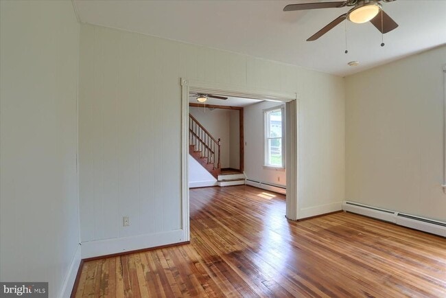 Building Photo - 117 3rd St