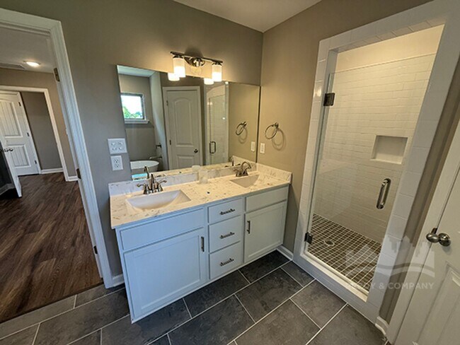 Building Photo - 9675 Bloomington Circle S