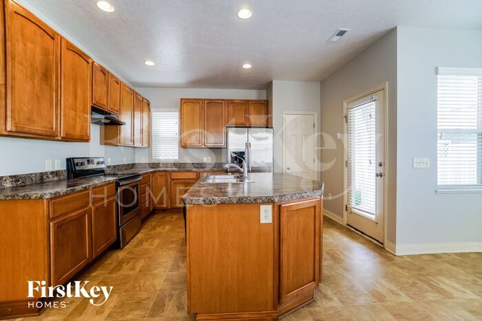 Building Photo - 5643 Holly River Ave