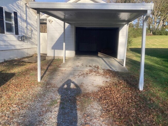 Building Photo - 205 S Dillon St
