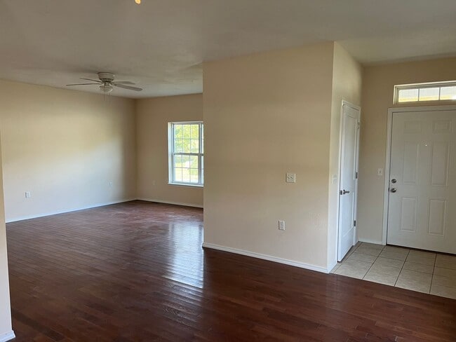 Building Photo - 1138 N Sherman Ave