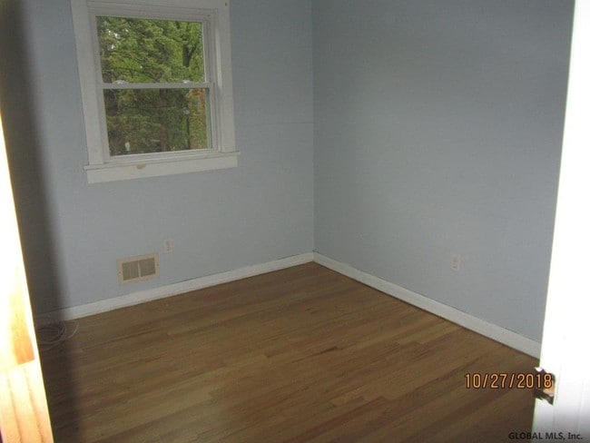 Building Photo - 125 Mt Hope Dr
