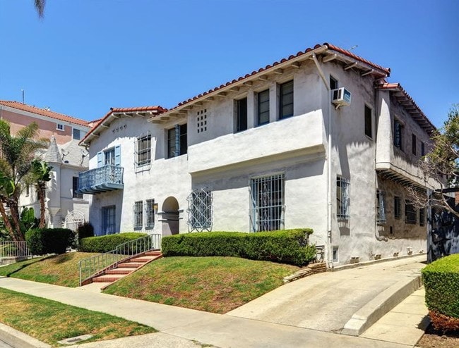 Building Photo - 360 S Cloverdale Ave