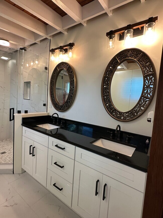 Building Photo - 693 Chestnut St