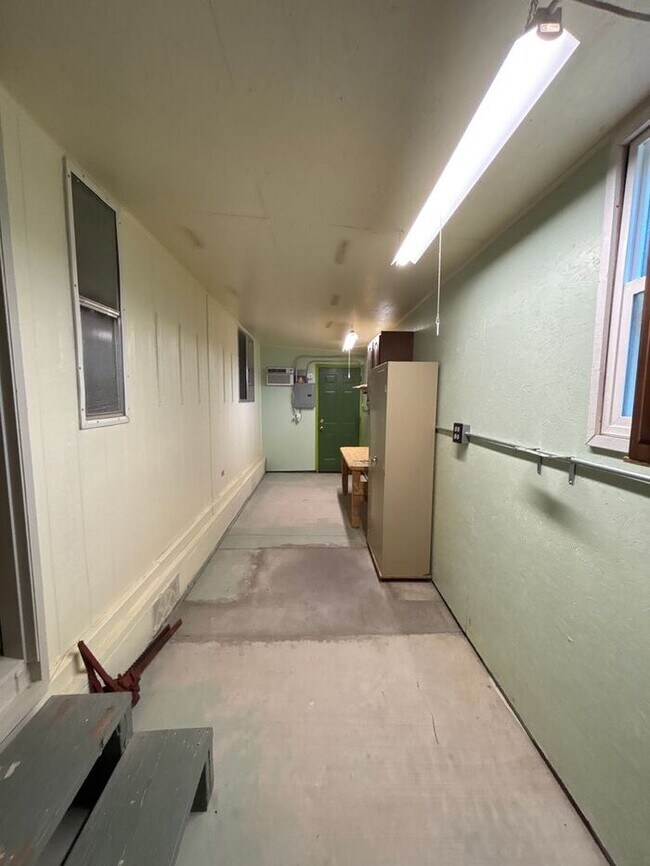 Building Photo - READY TO VIEW NOW! Adorable 3 Bed 2 Bath Home in New River NO HOA