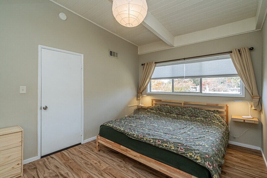 Building Photo - 4965 Americana Dr