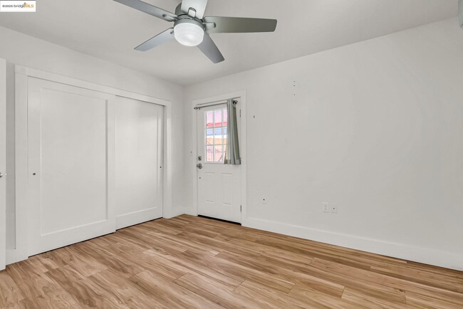 Building Photo - 507 Maple St