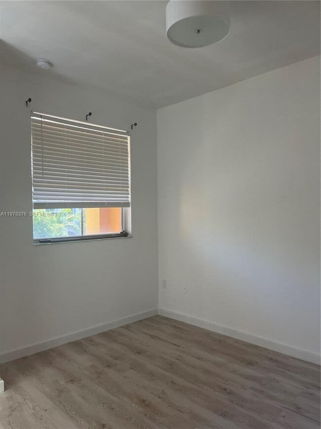 Building Photo - 942 NE 42nd Pl