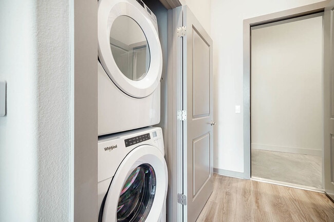 Stellar Plus - Laundry - unfurnished - Northside Apartments