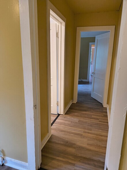 Building Photo - 920 Randall St