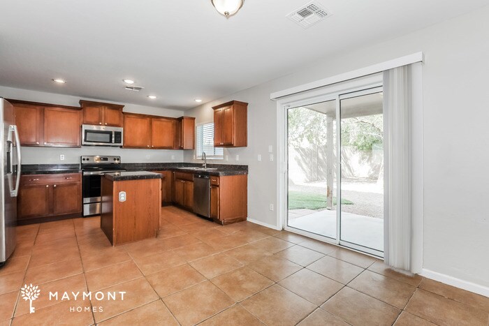 Building Photo - 4690 E Sierrita Rd