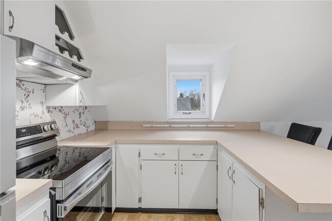 Building Photo - 135 Columbia Ave