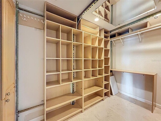 Building Photo - 201 W Laurel St