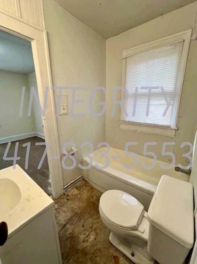 Building Photo - 1325 W Elm St
