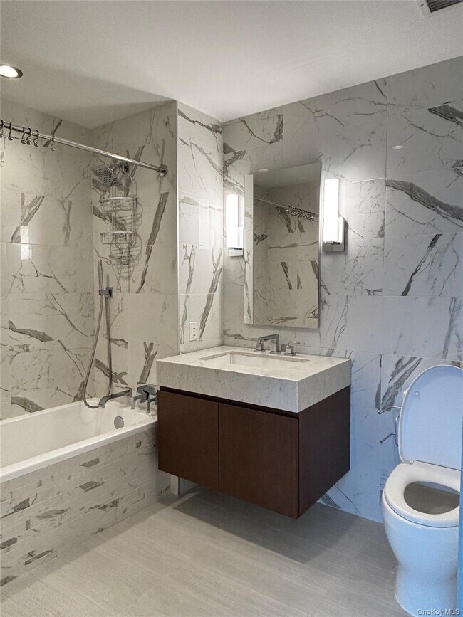 Building Photo - 138-35 39th Ave