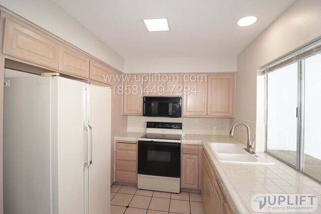 Building Photo - 2 Bedroom 1.5 Bath Home in 55+ Community
