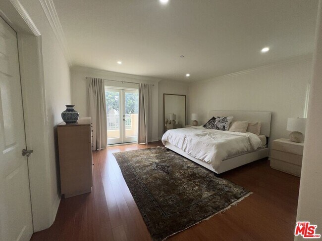 Building Photo - 1000 Granville Ave