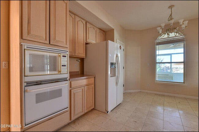 Building Photo - 6123 La Posta Dr