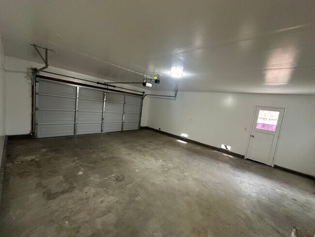 Building Photo - 547 De Leon Dr