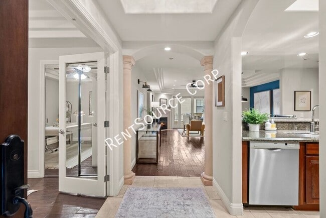 Building Photo - 12044 Hoffman St