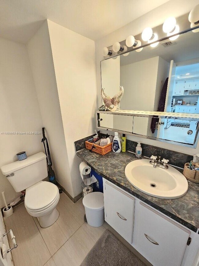 Building Photo - 18031 Biscayne Blvd